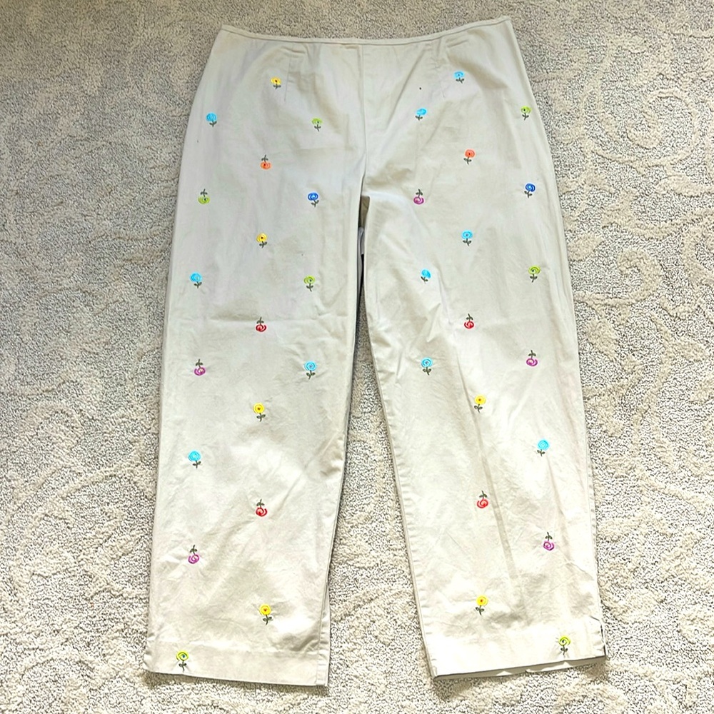 VINTAGE 90’s RICHARD MALCOM KHAKI MULTI COLOR ROSE EMBROIDERED FLAT FRONT CAPR…